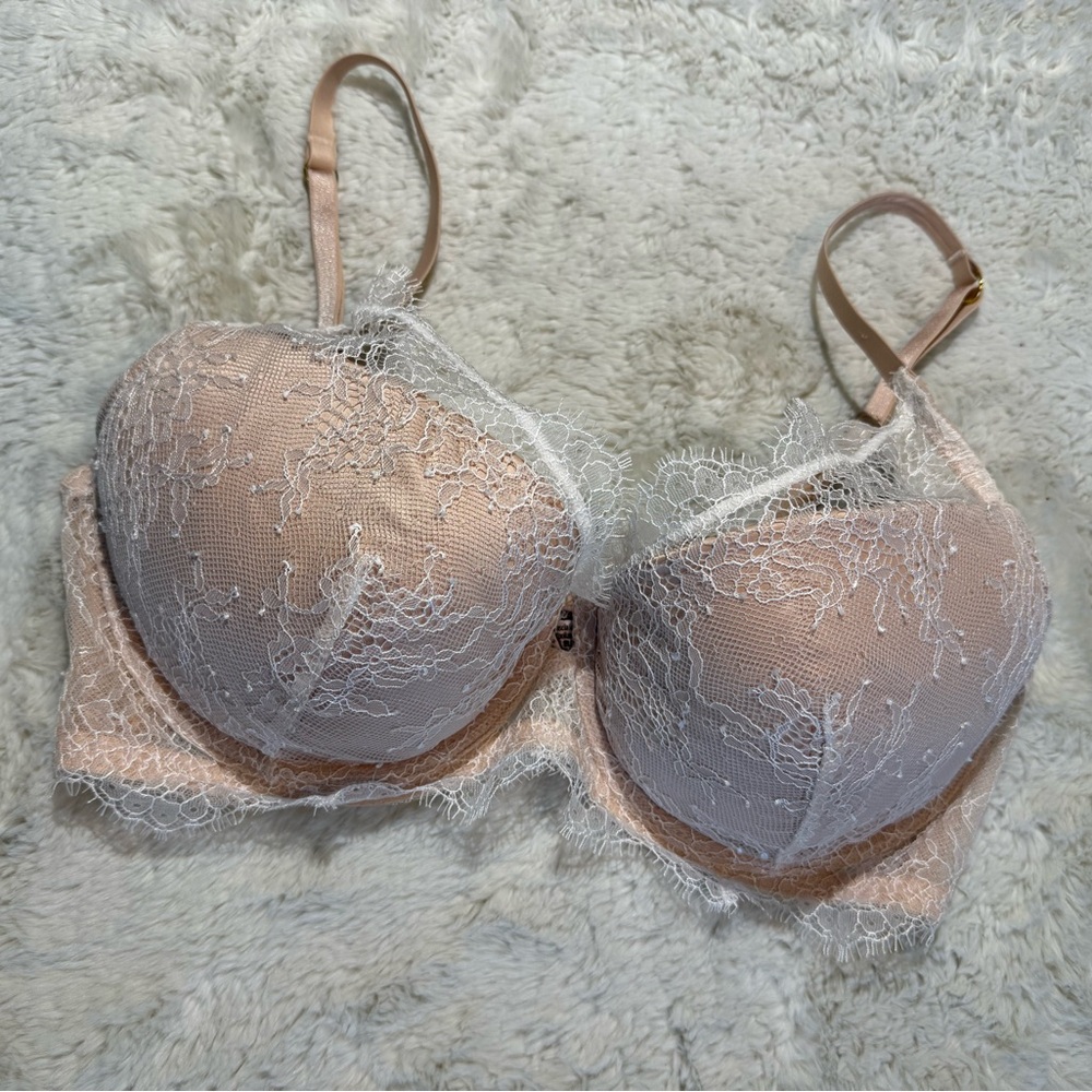 Victoria’s Secret size 36D lined plunge bra - Picture 2 of 7